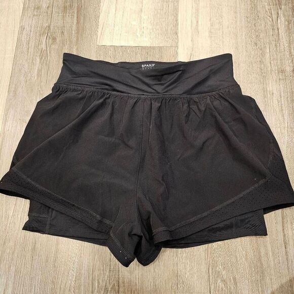 Spanx size Large Sport Shorts in Black - Picture 4 of 6